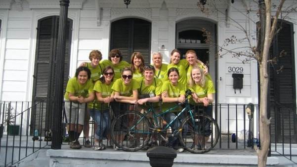Kent Workman and students in New Orleans on a volunteer trip